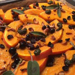 Ofenkürbis mit feurigen Cranberries