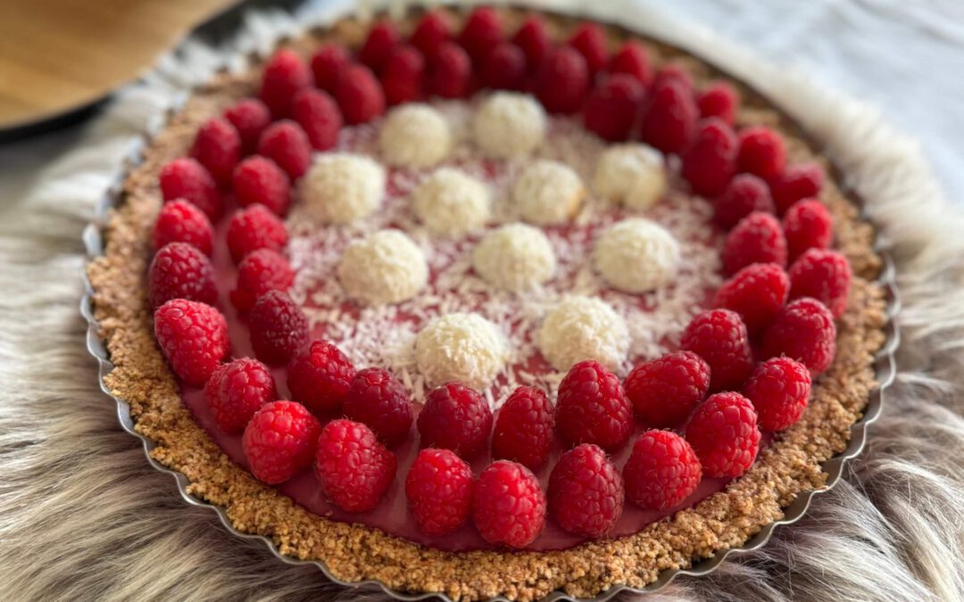Himbeertarte vegan mit knusprigem Mandelboden