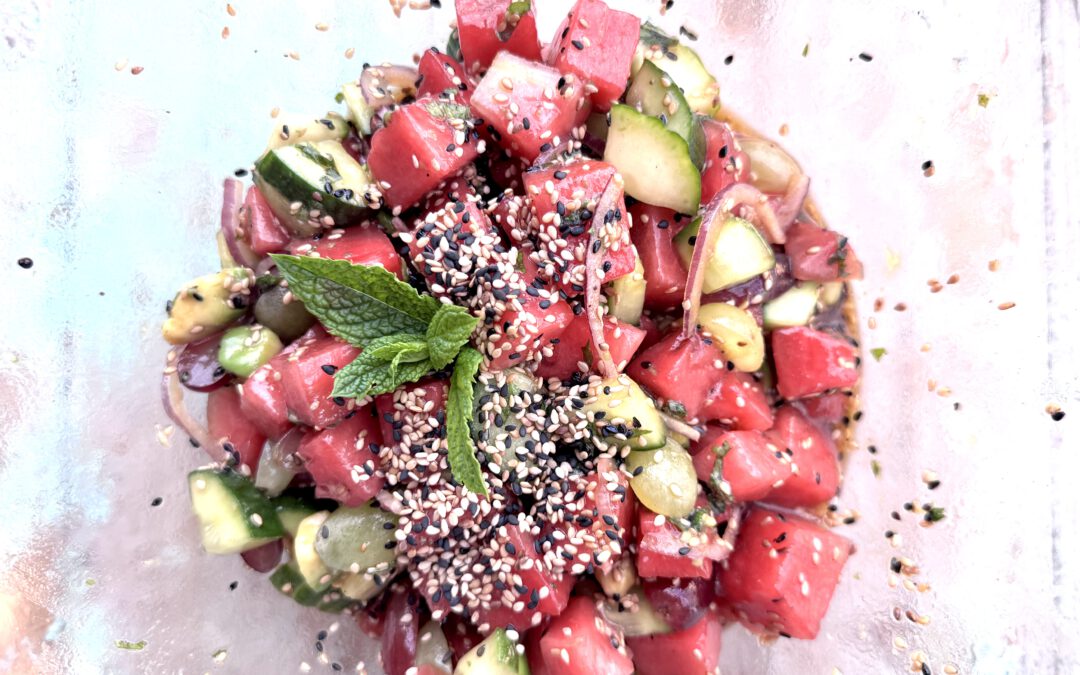 Melonen-Gurken-Salat mit Sesam-Miso-Dressing