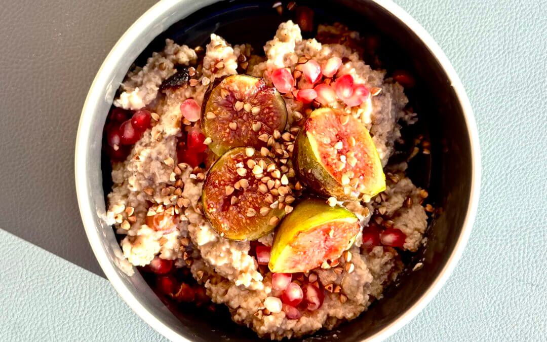 Ayurvedischer Hirseporridge mit gedünsteten Feigen
